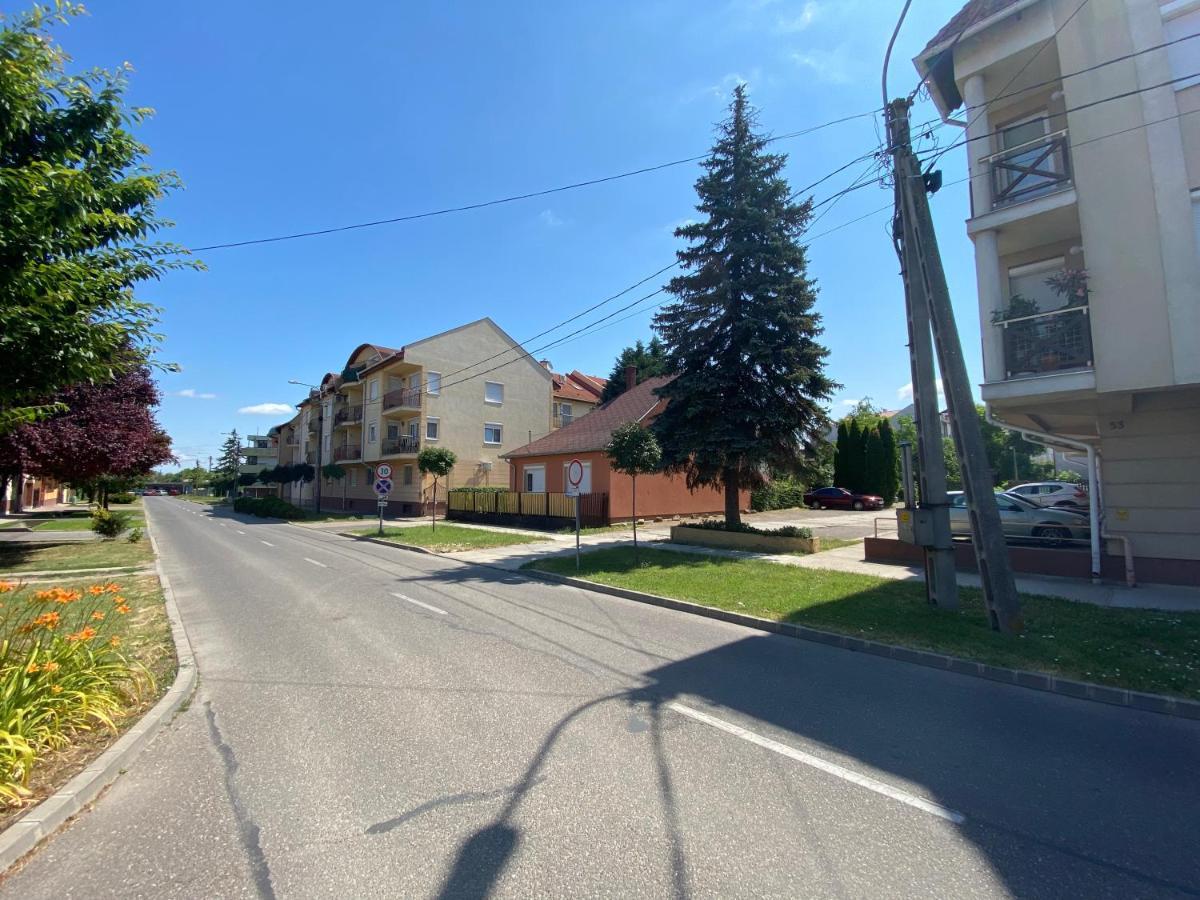 Veronika Lux Apartman Hajdúszoboszló Exterior foto